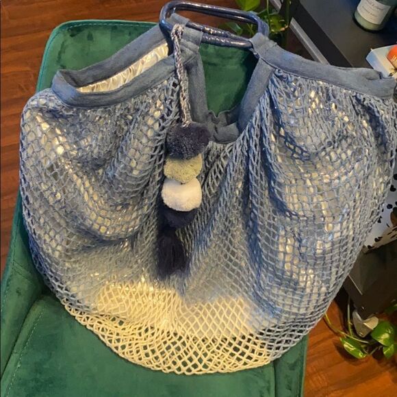Silver Blue Netted Beach Bag - Handle NEW Pom Pom - Picture 1 of 4